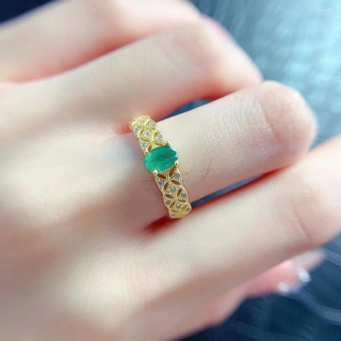 Elegant Women's Cluster Emerald Ring in 925 Sterling Silver for Birthday Gift