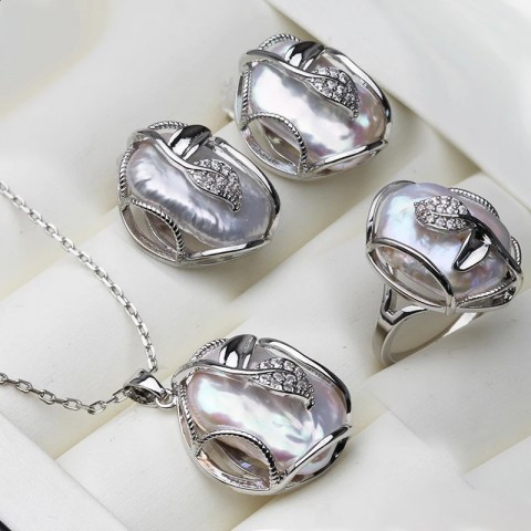 Natural Freshwater Pearl Jewelry Set for Women with 18K Gold Plating