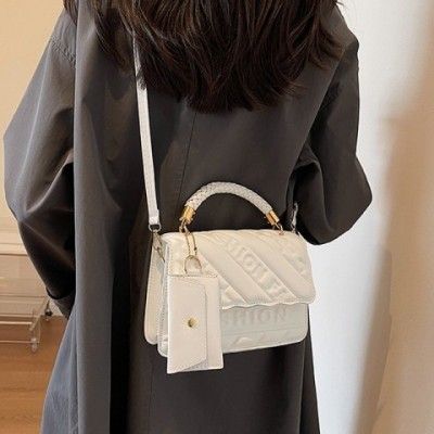 Exquisite Rhombic Chain Handbag for Women: Compact Crossbody with Removable Strap & Wallet