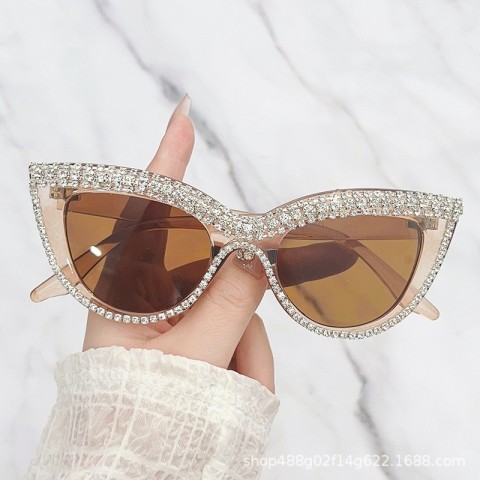 Trendy Retro Diamond-Set Sunglasses for Women & Men UV400 Protection