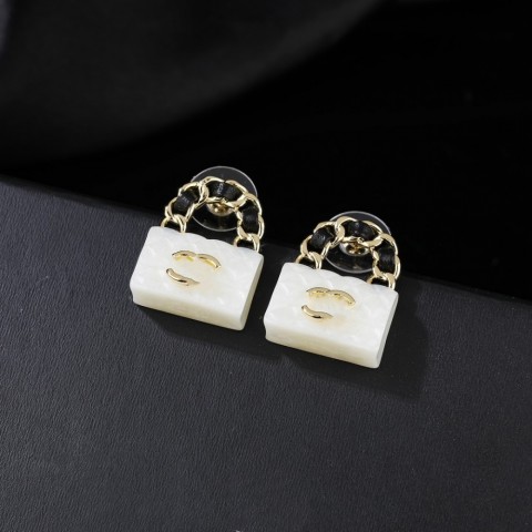 Luxury Brand Classic Letter C Stud Earrings with Red White Black Pearls for Women
