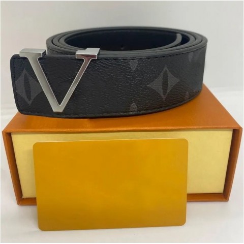 2024 High-Quality Designer Leather Belt for Women with Big Gold Buckle