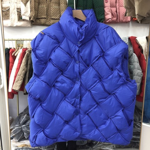 Elegant Women's Autumn-Winter Loose Fit Woven Pattern Warm Puffer Vest