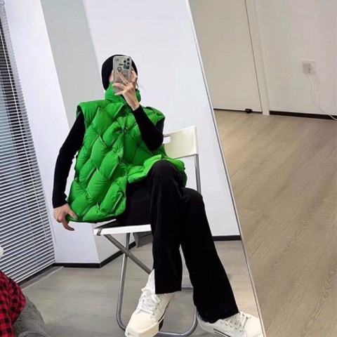 Elegant Women's Autumn-Winter Loose Fit Woven Pattern Warm Puffer Vest
