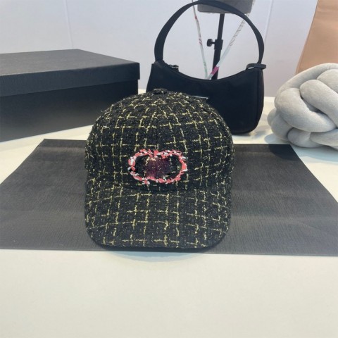 Luxury Caps for Women and Men - Adjustable Ball Cap with Letter Printing for Summer Travel