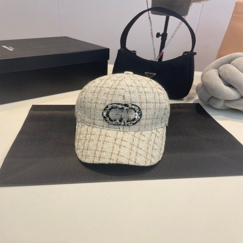 Luxury Caps for Women and Men - Adjustable Ball Cap with Letter Printing for Summer Travel