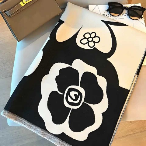 Luxury Women's Pashmina Shawl - Lightweight Black & White Hearts Scarf for Spring Summer