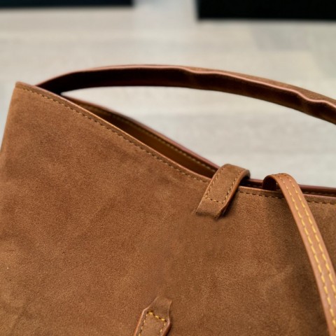Luxury Women's Vintage Bucket Shoulder Bag with Hasp Closure