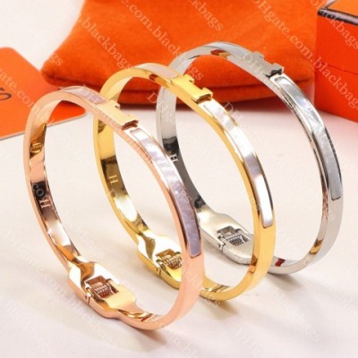 Luxury Women's Gold Bangle Bracelet with Mother-of-Pearl