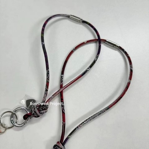 Mens Titanium Steel AC Style Mini Jeans Keychain with Graffiti Design for Unisex