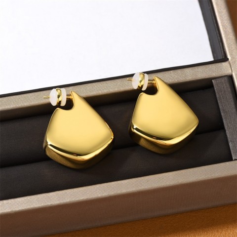 24SS Luxury Vintage 3D Triangle Geometric Stud Earrings for Women