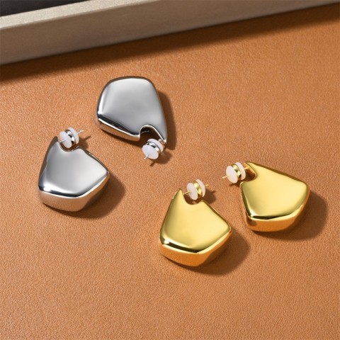 24SS Luxury Vintage 3D Triangle Geometric Stud Earrings for Women