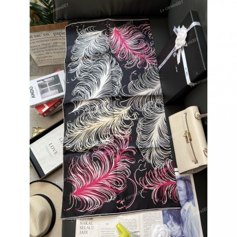 Elegant 90*90cm Women's Designer Silk Scarf with Feather Pattern