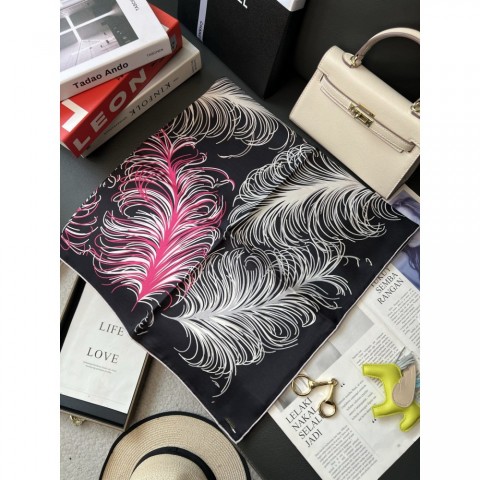 Elegant 90*90cm Women's Designer Silk Scarf with Feather Pattern