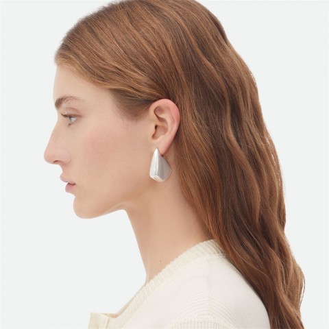 24SS Luxury Vintage 3D Triangle Geometric Stud Earrings for Women
