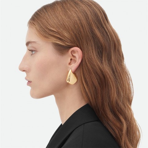 24SS Luxury Vintage 3D Triangle Geometric Stud Earrings for Women