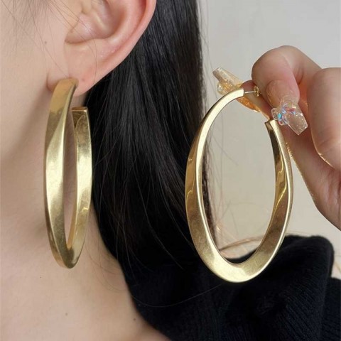 Elegant Women's High-end Stud Earrings with Large Circle Design, Twisted Geometric Metal Ring, H25116