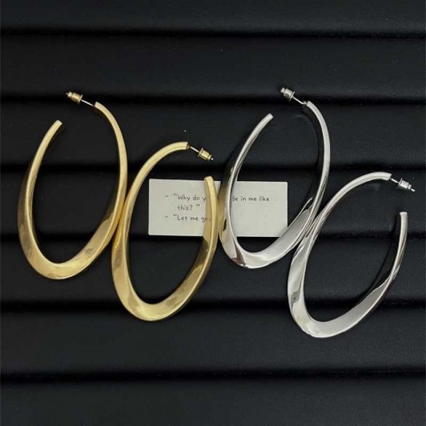 Elegant Women's High-end Stud Earrings with Large Circle Design, Twisted Geometric Metal Ring, H25116