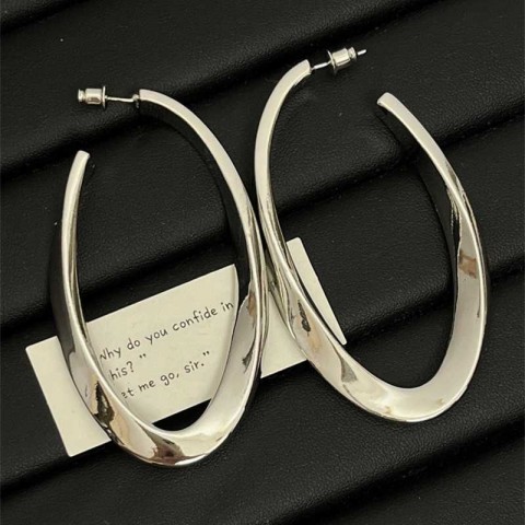 Elegant Women's High-end Stud Earrings with Large Circle Design, Twisted Geometric Metal Ring, H25116
