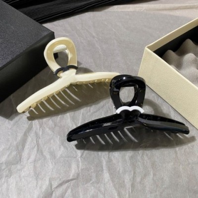 Luxury Shark Letter Hair Clips for Women, Black & White Barrettes, Classic Design, Everyday Use