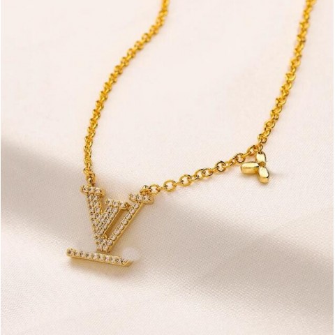 Newest 18K Gold Plated Four Leaf Clover Pendant Necklace for Unisex - Classic Wedding and Party Jewelry
