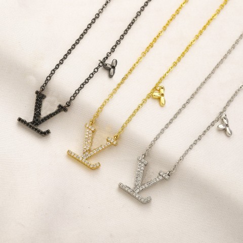 Newest 18K Gold Plated Four Leaf Clover Pendant Necklace for Unisex - Classic Wedding and Party Jewelry