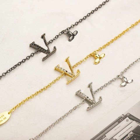 Newest 18K Gold Plated Four Leaf Clover Pendant Necklace for Unisex - Classic Wedding and Party Jewelry