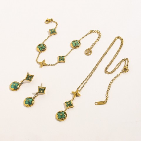 Newest 18K Gold Plated Four Leaf Clover Pendant Necklace for Unisex - Classic Wedding and Party Jewelry