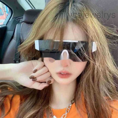 Luxury Brand Round Metal Frame Sunglasses for Men and Women with UV400 Protection