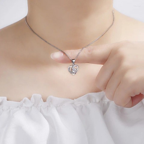 Elegant Alloy Pendant Necklaces, Unisex Cross-Border Fashion Design