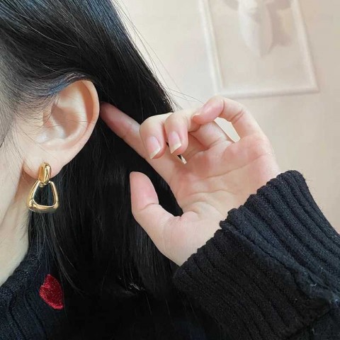 Elegant Vintage Geometric Clip-On Earrings for Women in Golden Metal