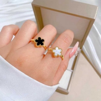 Elegant Stainless Steel Plum Blossom Ring for Women, Stylish Five-Petal Flower Wreath Jewelry S25423