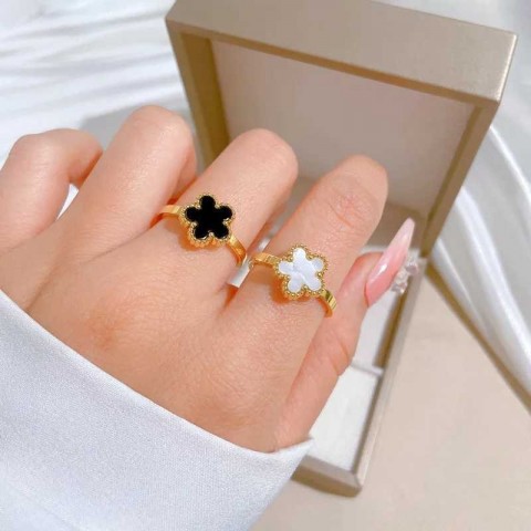 Elegant Stainless Steel Plum Blossom Ring for Women, Stylish Five-Petal Flower Wreath Jewelry S25423