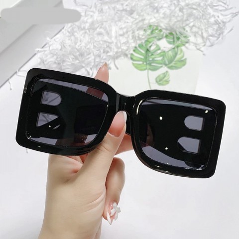 Design Your Style: Oversized Square Sunglasses for Women with UV400 Protection