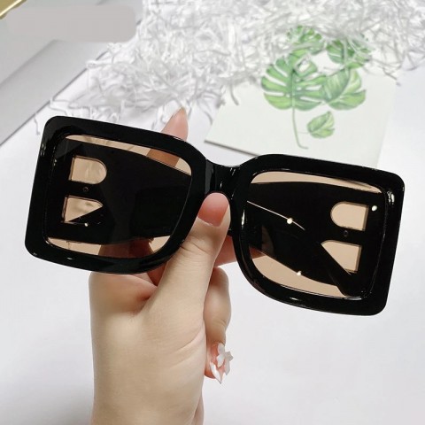 Design Your Style: Oversized Square Sunglasses for Women with UV400 Protection
