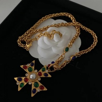Fashion Medieval Glass Pendant Necklace - Lightweight Hollow Round Medal