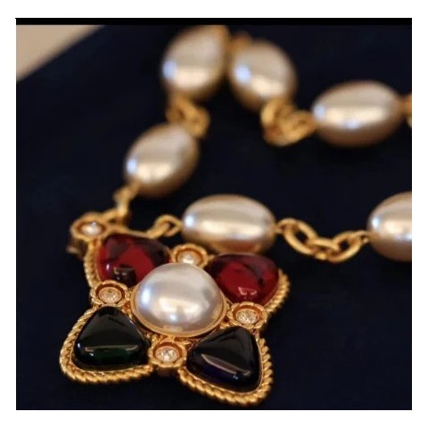 Fashion Medieval Glass Pendant Necklace - Lightweight Hollow Round Medal