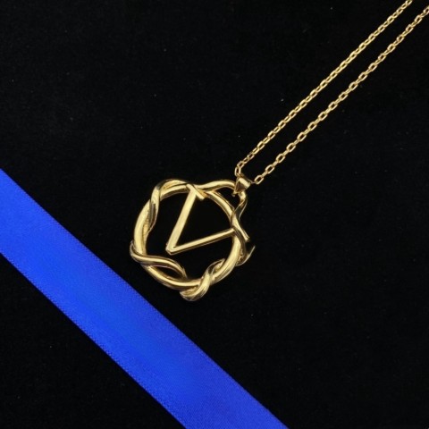 Exquisite Women's 18K Gold Plated Titanium Steel Pendant Necklace with Heart Cubic Zirconia