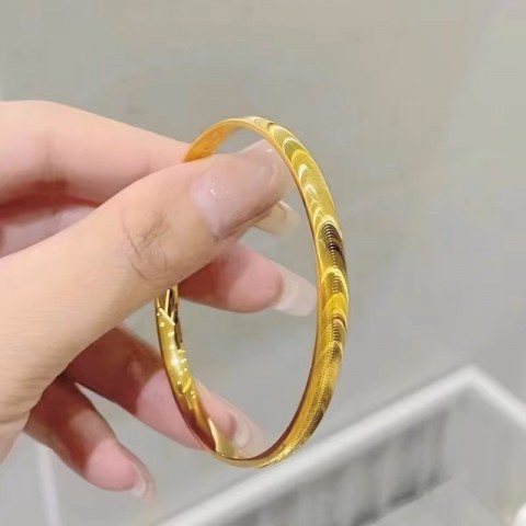 Luxury 2025 Women's Gold Plated Shell Bangle Bracelet