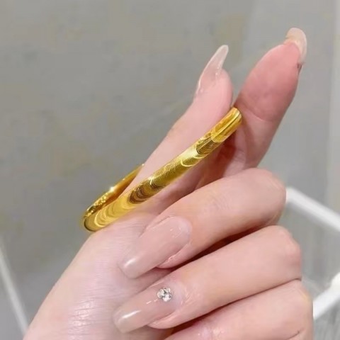 Luxury 2025 Women's Gold Plated Shell Bangle Bracelet