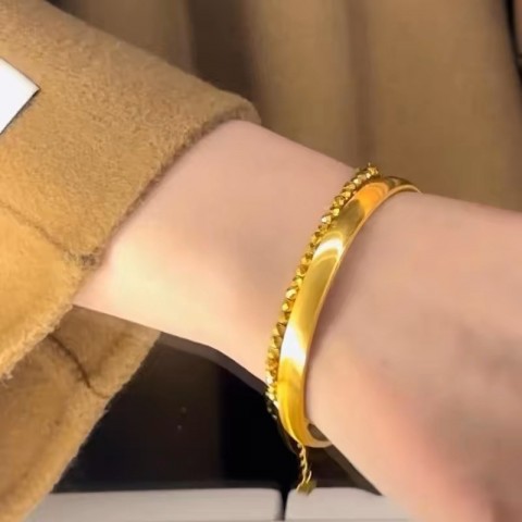 Luxury 2025 Women's Gold Plated Shell Bangle Bracelet