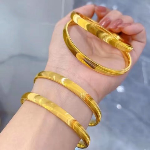 Luxury 2025 Women's Gold Plated Shell Bangle Bracelet