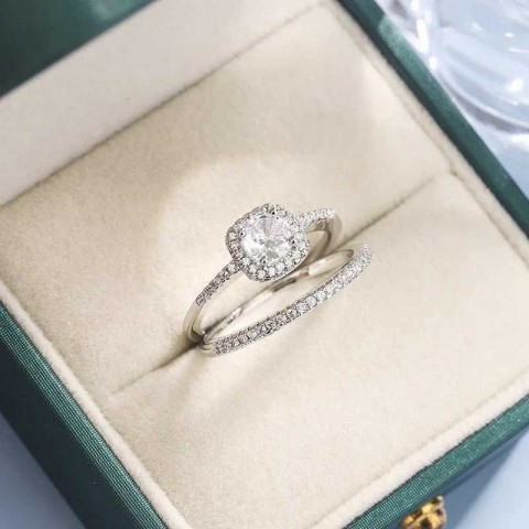 Elegant 2-Piece 925 Silver Plated Zircon Wedding Ring Set for Women
