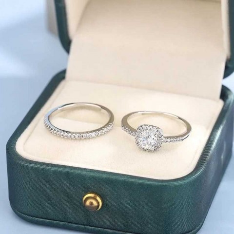 Elegant 2-Piece 925 Silver Plated Zircon Wedding Ring Set for Women