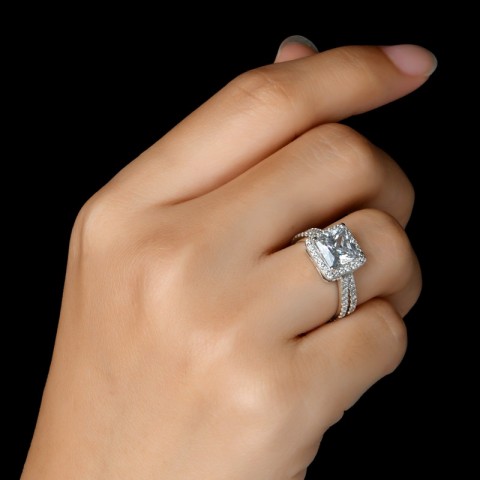 AINUOSHI Elegant 925 Sterling Silver 1.6 CT Princess Cut Halo Engagement Ring with Simulated Diamond
