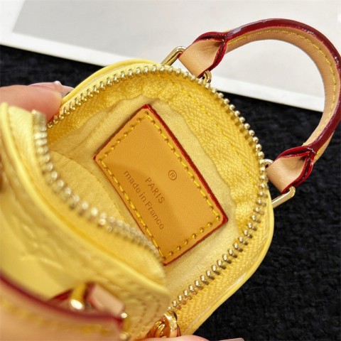 Luxury Leather Keychain for Unisex Use with Gold Konerupine Stone and Silver Plating R250421