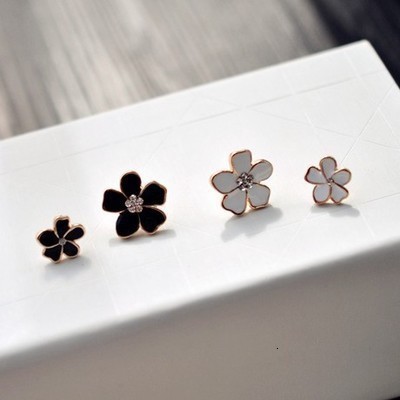 Alloy Bohemian Stud Earrings for Women, Black and White Flowers, No Piercing Needed