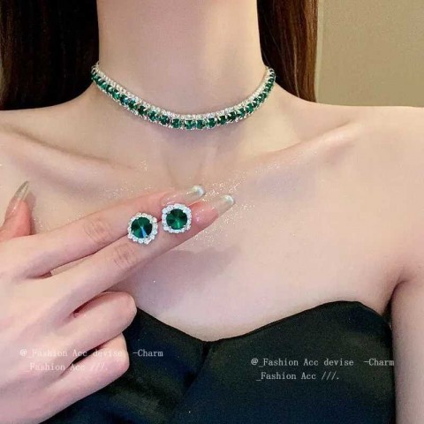 Elegant Gothic Light Luxury Gray Quartz Pendant Necklace for Women with Stainless Steel Stud Earrings