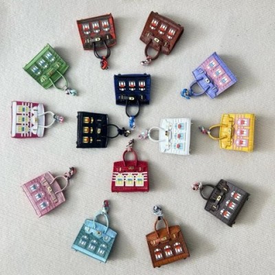 Elegant Designer Alloy Keychain with Personalized Options for Men and Women