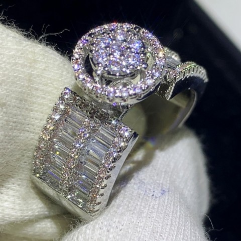 Sterg Sier Women's Elegance Ring with White CZ Diamonds
